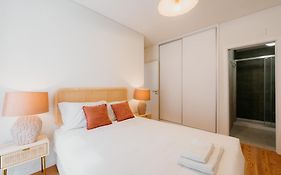 Lisbon Orange House - Modern Two-Bedroom Apartment Rc D